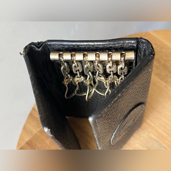 Versace Medusa Black Leather 6 Key Holder - Picture 15 of 16